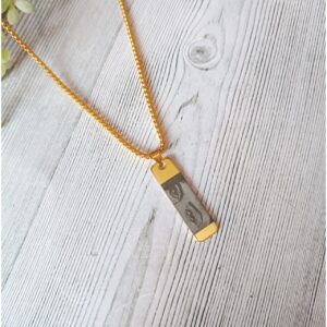 Gold-Tone Photo Projection Locket Pendant Necklace – Personalised Keepsake Jewellery